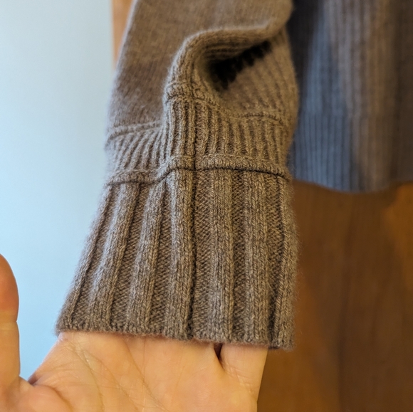 Everlane The Cashmere Ribbed Turtleneck | Size Small - Picture 10 of 16